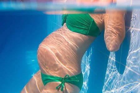 беременная женщина в воде